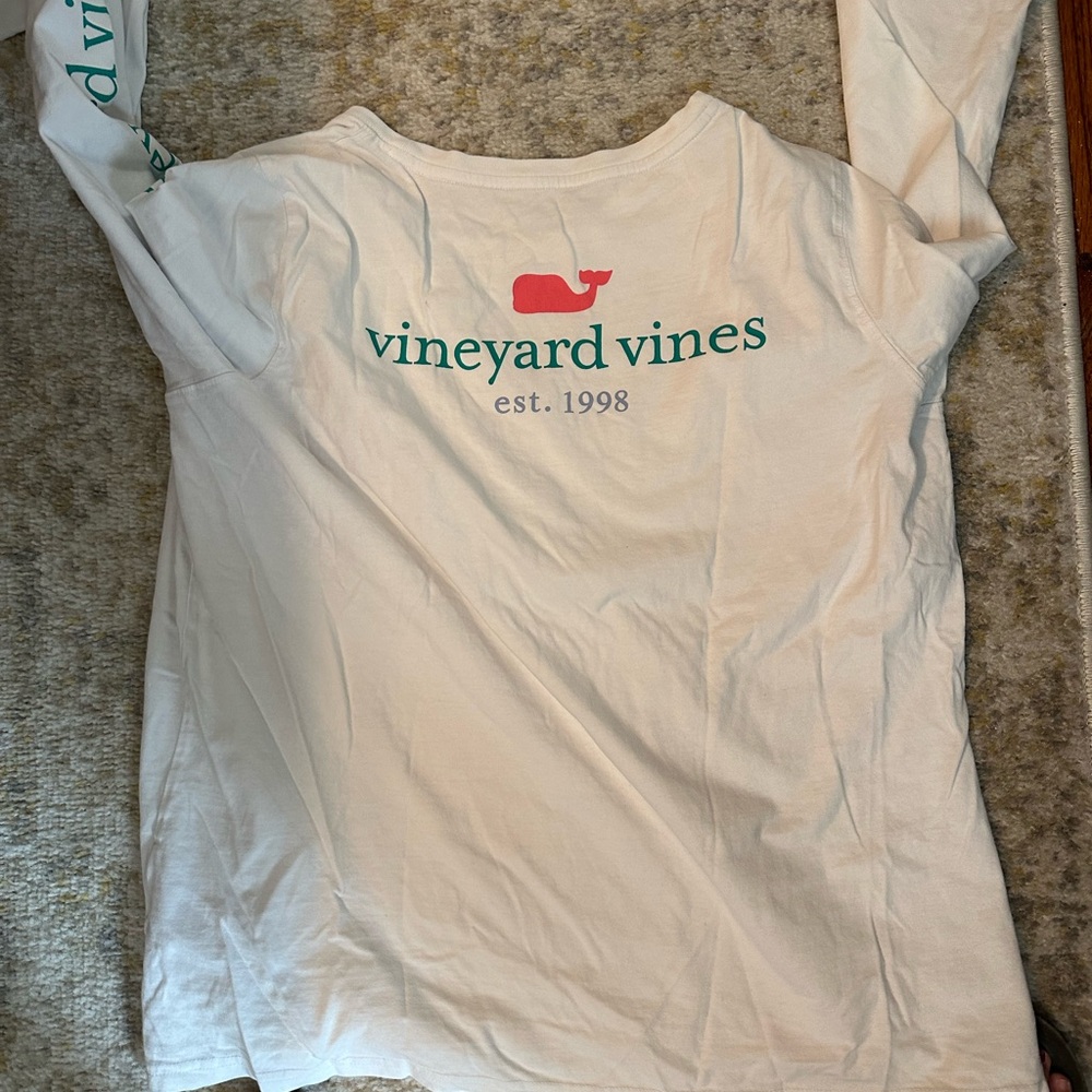 Vineyard vines T-shirt. Size large.